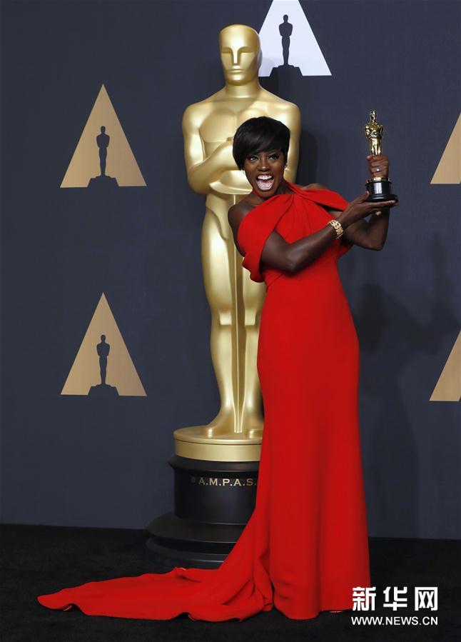 組圖：第89屆奧斯卡頒獎(jiǎng)禮 獲獎(jiǎng)眾星手捧小金人