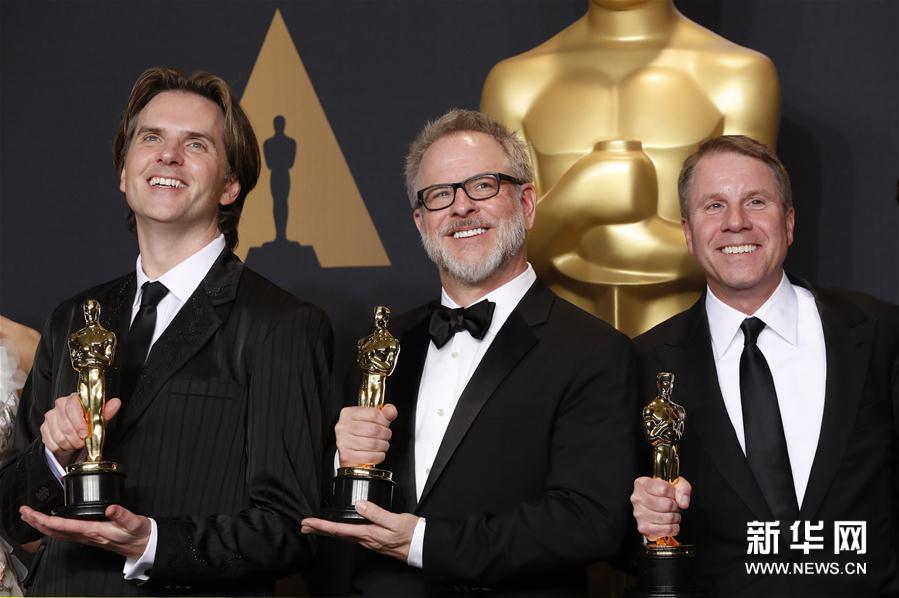 組圖:第89屆奧斯卡頒獎禮 獲獎眾星手捧小金人