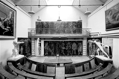 探究海外名校大學(xué)之美:牛津大學(xué)因門而美