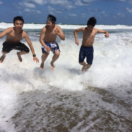 贏在起跑線？中國孩子赴美留學(xué)是否越早越好？