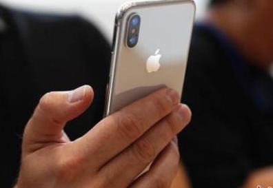 愛(ài)手機(jī)多于愛(ài)孩子？家長(zhǎng)應(yīng)設(shè)親子時(shí)間