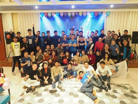 說明: C:Userswangq1317Desktop（新聞）2018甜蜜跑即將起跑，賽道跑團加油站成為最大亮點（新聞）2018甜蜜跑即將起跑，賽道跑團加油站成為最大亮點花兒與少年跑團.jpg